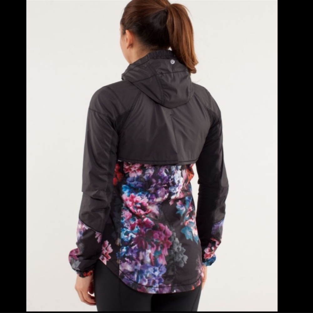 Lululemon get up and glow Spring has sprung hooded jacket in size 8